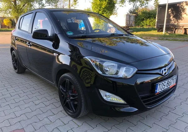 świętokrzyskie Hyundai i20 cena 23999 przebieg: 122321, rok produkcji 2013 z Legnica